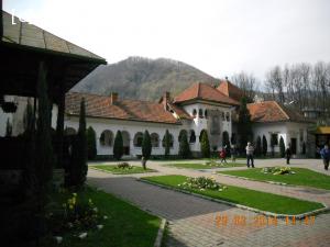 P08 [MAR-2014] Curtea interioara de la Manastirea Lainici