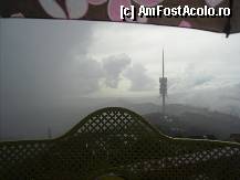 [P67] Torre de Colserolla. E ceva de mers pe jos pana acolo. Cred ca puteti cumpara bilete din Tibidabo. Poza e facuta din 'Talaia' - mi s-a parut ca-s mai sus decat turnul. Norul ala negru din stanga, ne-a umflat peste 2 minute, de nu s-a mai vazut nimic. :) » foto by TraianS
 - 
<span class="allrVoted glyphicon glyphicon-heart hidden" id="av281315"></span>
<a class="m-l-10 hidden" id="sv281315" onclick="voting_Foto_DelVot(,281315,11796)" role="button">șterge vot <span class="glyphicon glyphicon-remove"></span></a>
<a id="v9281315" class=" c-red"  onclick="voting_Foto_SetVot(281315)" role="button"><span class="glyphicon glyphicon-heart-empty"></span> <b>LIKE</b> = Votează poza</a> <img class="hidden"  id="f281315W9" src="/imagini/loader.gif" border="0" /><span class="AjErrMes hidden" id="e281315ErM"></span>