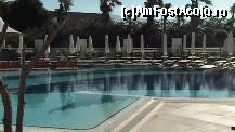 [P10] coltul din stg sus al pool bar si latura piscinei dinspre mare
palmierii din fundal = faleza pietonala de la mare » foto by eug
 - 
<span class="allrVoted glyphicon glyphicon-heart hidden" id="av333327"></span>
<a class="m-l-10 hidden" id="sv333327" onclick="voting_Foto_DelVot(,333327,11819)" role="button">șterge vot <span class="glyphicon glyphicon-remove"></span></a>
<a id="v9333327" class=" c-red"  onclick="voting_Foto_SetVot(333327)" role="button"><span class="glyphicon glyphicon-heart-empty"></span> <b>LIKE</b> = Votează poza</a> <img class="hidden"  id="f333327W9" src="/imagini/loader.gif" border="0" /><span class="AjErrMes hidden" id="e333327ErM"></span>