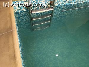 [P02] Scara de la piscina cu ultima treapta rupta, cu margini tăietoare » foto by mango2000
 - 
<span class="allrVoted glyphicon glyphicon-heart hidden" id="av1482059"></span>
<a class="m-l-10 hidden" id="sv1482059" onclick="voting_Foto_DelVot(,1482059,11878)" role="button">șterge vot <span class="glyphicon glyphicon-remove"></span></a>
<a id="v91482059" class=" c-red"  onclick="voting_Foto_SetVot(1482059)" role="button"><span class="glyphicon glyphicon-heart-empty"></span> <b>LIKE</b> = Votează poza</a> <img class="hidden"  id="f1482059W9" src="/imagini/loader.gif" border="0" /><span class="AjErrMes hidden" id="e1482059ErM"></span>