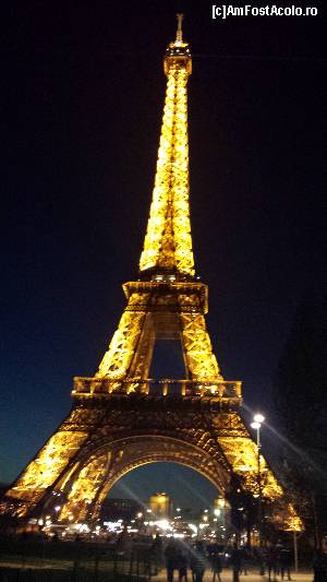 [P17] Turnul Eiffel, noaptea.  » foto by iulian68
 - 
<span class="allrVoted glyphicon glyphicon-heart hidden" id="av606953"></span>
<a class="m-l-10 hidden" id="sv606953" onclick="voting_Foto_DelVot(,606953,11886)" role="button">șterge vot <span class="glyphicon glyphicon-remove"></span></a>
<a id="v9606953" class=" c-red"  onclick="voting_Foto_SetVot(606953)" role="button"><span class="glyphicon glyphicon-heart-empty"></span> <b>LIKE</b> = Votează poza</a> <img class="hidden"  id="f606953W9" src="/imagini/loader.gif" border="0" /><span class="AjErrMes hidden" id="e606953ErM"></span>