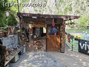 [P64] Canionul Matka, Casa de Bilete pentru plimbarea cu barca pozată la întoarcere » foto by mprofeanu
 - 
<span class="allrVoted glyphicon glyphicon-heart hidden" id="av1540963"></span>
<a class="m-l-10 hidden" id="sv1540963" onclick="voting_Foto_DelVot(,1540963,11922)" role="button">șterge vot <span class="glyphicon glyphicon-remove"></span></a>
<a id="v91540963" class=" c-red"  onclick="voting_Foto_SetVot(1540963)" role="button"><span class="glyphicon glyphicon-heart-empty"></span> <b>LIKE</b> = Votează poza</a> <img class="hidden"  id="f1540963W9" src="/imagini/loader.gif" border="0" /><span class="AjErrMes hidden" id="e1540963ErM"></span>