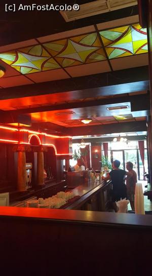 [P14] Barul din restaurant » foto by Clotilde
 - 
<span class="allrVoted glyphicon glyphicon-heart hidden" id="av1107680"></span>
<a class="m-l-10 hidden" id="sv1107680" onclick="voting_Foto_DelVot(,1107680,11937)" role="button">șterge vot <span class="glyphicon glyphicon-remove"></span></a>
<a id="v91107680" class=" c-red"  onclick="voting_Foto_SetVot(1107680)" role="button"><span class="glyphicon glyphicon-heart-empty"></span> <b>LIKE</b> = Votează poza</a> <img class="hidden"  id="f1107680W9" src="/imagini/loader.gif" border="0" /><span class="AjErrMes hidden" id="e1107680ErM"></span>