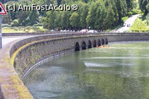 [P20] Insula Sao Miguel, Sete Cidades, Podul peste strâmtoarea ce leagă cele două lacuri, Lagoa das Sete Cidades » foto by mprofeanu
 - 
<span class="allrVoted glyphicon glyphicon-heart hidden" id="av1015157"></span>
<a class="m-l-10 hidden" id="sv1015157" onclick="voting_Foto_DelVot(,1015157,12102)" role="button">șterge vot <span class="glyphicon glyphicon-remove"></span></a>
<a id="v91015157" class=" c-red"  onclick="voting_Foto_SetVot(1015157)" role="button"><span class="glyphicon glyphicon-heart-empty"></span> <b>LIKE</b> = Votează poza</a> <img class="hidden"  id="f1015157W9" src="/imagini/loader.gif" border="0" /><span class="AjErrMes hidden" id="e1015157ErM"></span>