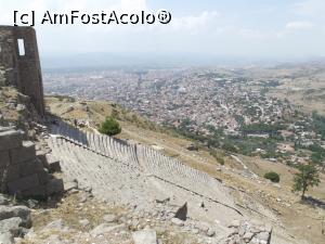 P20 [JUN-2018] Bergama văzută de sus, de la Akropolis şi parţial cel mai abrupt teatru antic din lume