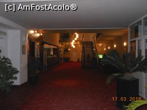 [P04] Hotel Odessos - Lobby, recepția și scara care duce la etaj.  » foto by iulianic
 - 
<span class="allrVoted glyphicon glyphicon-heart hidden" id="av953359"></span>
<a class="m-l-10 hidden" id="sv953359" onclick="voting_Foto_DelVot(,953359,12176)" role="button">șterge vot <span class="glyphicon glyphicon-remove"></span></a>
<a id="v9953359" class=" c-red"  onclick="voting_Foto_SetVot(953359)" role="button"><span class="glyphicon glyphicon-heart-empty"></span> <b>LIKE</b> = Votează poza</a> <img class="hidden"  id="f953359W9" src="/imagini/loader.gif" border="0" /><span class="AjErrMes hidden" id="e953359ErM"></span>