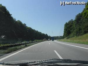 [P12] Acelaşi peisaj plin de verdeaţă îl regăsim şi în Germania. Aici, suntem pe autostrada 3, undeva pe lângă Regensburg.  » foto by Costi
 - 
<span class="allrVoted glyphicon glyphicon-heart hidden" id="av347390"></span>
<a class="m-l-10 hidden" id="sv347390" onclick="voting_Foto_DelVot(,347390,12195)" role="button">șterge vot <span class="glyphicon glyphicon-remove"></span></a>
<a id="v9347390" class=" c-red"  onclick="voting_Foto_SetVot(347390)" role="button"><span class="glyphicon glyphicon-heart-empty"></span> <b>LIKE</b> = Votează poza</a> <img class="hidden"  id="f347390W9" src="/imagini/loader.gif" border="0" /><span class="AjErrMes hidden" id="e347390ErM"></span>