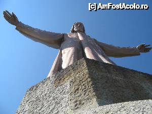 P15 [JUL-2013] Statuia lui Isus ca parca imbratiseaza Barcelona
