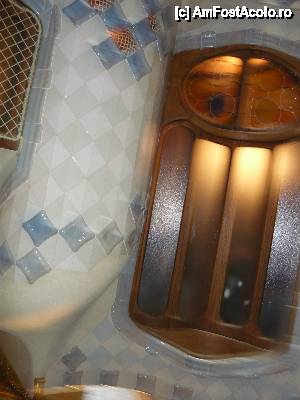 [P09] Casa Batllo-pereti curbati, fereastra curbata si vitraliu » foto by ile57b
 - 
<span class="allrVoted glyphicon glyphicon-heart hidden" id="av442950"></span>
<a class="m-l-10 hidden" id="sv442950" onclick="voting_Foto_DelVot(,442950,12198)" role="button">șterge vot <span class="glyphicon glyphicon-remove"></span></a>
<a id="v9442950" class=" c-red"  onclick="voting_Foto_SetVot(442950)" role="button"><span class="glyphicon glyphicon-heart-empty"></span> <b>LIKE</b> = Votează poza</a> <img class="hidden"  id="f442950W9" src="/imagini/loader.gif" border="0" /><span class="AjErrMes hidden" id="e442950ErM"></span>