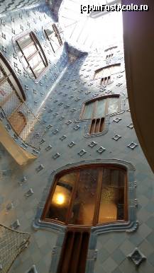 [P71] 67. Casa Batllo - patio si luminatorul » foto by nickro
 - 
<span class="allrVoted glyphicon glyphicon-heart hidden" id="av315654"></span>
<a class="m-l-10 hidden" id="sv315654" onclick="voting_Foto_DelVot(,315654,12198)" role="button">șterge vot <span class="glyphicon glyphicon-remove"></span></a>
<a id="v9315654" class=" c-red"  onclick="voting_Foto_SetVot(315654)" role="button"><span class="glyphicon glyphicon-heart-empty"></span> <b>LIKE</b> = Votează poza</a> <img class="hidden"  id="f315654W9" src="/imagini/loader.gif" border="0" /><span class="AjErrMes hidden" id="e315654ErM"></span>