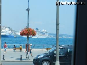 [P01] Prima intalnire cu MSC Divina - vazuta din tramvai, de prin Eminönü, Istanbul.  » foto by TraianS
 - 
<span class="allrVoted glyphicon glyphicon-heart hidden" id="av351256"></span>
<a class="m-l-10 hidden" id="sv351256" onclick="voting_Foto_DelVot(,351256,12337)" role="button">șterge vot <span class="glyphicon glyphicon-remove"></span></a>
<a id="v9351256" class=" c-red"  onclick="voting_Foto_SetVot(351256)" role="button"><span class="glyphicon glyphicon-heart-empty"></span> <b>LIKE</b> = Votează poza</a> <img class="hidden"  id="f351256W9" src="/imagini/loader.gif" border="0" /><span class="AjErrMes hidden" id="e351256ErM"></span>