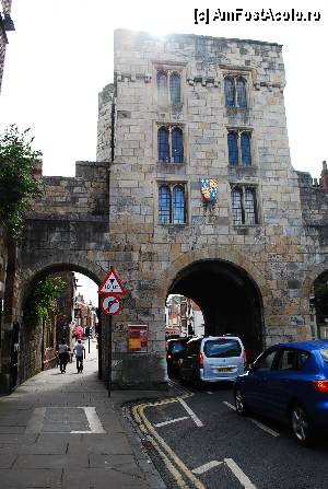 [P06] Micklegate Bar » foto by elena_iasi
 - 
<span class="allrVoted glyphicon glyphicon-heart hidden" id="av360310"></span>
<a class="m-l-10 hidden" id="sv360310" onclick="voting_Foto_DelVot(,360310,12611)" role="button">șterge vot <span class="glyphicon glyphicon-remove"></span></a>
<a id="v9360310" class=" c-red"  onclick="voting_Foto_SetVot(360310)" role="button"><span class="glyphicon glyphicon-heart-empty"></span> <b>LIKE</b> = Votează poza</a> <img class="hidden"  id="f360310W9" src="/imagini/loader.gif" border="0" /><span class="AjErrMes hidden" id="e360310ErM"></span>