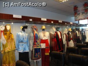 [P21] Am admirat o superbă colecţie de costume populare care evidenţiază cele 13 comunităţi care convieţuiesc în această parte a Dobrogei.  » foto by Floryn81
 - 
<span class="allrVoted glyphicon glyphicon-heart hidden" id="av910910"></span>
<a class="m-l-10 hidden" id="sv910910" onclick="voting_Foto_DelVot(,910910,12680)" role="button">șterge vot <span class="glyphicon glyphicon-remove"></span></a>
<a id="v9910910" class=" c-red"  onclick="voting_Foto_SetVot(910910)" role="button"><span class="glyphicon glyphicon-heart-empty"></span> <b>LIKE</b> = Votează poza</a> <img class="hidden"  id="f910910W9" src="/imagini/loader.gif" border="0" /><span class="AjErrMes hidden" id="e910910ErM"></span>