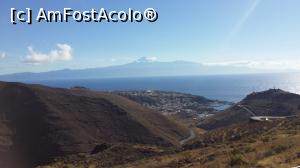 P19 [SEP-2014] O zi şi o noapte în La Gomera - în vale capitala Gomerei. în plan îndepărtat Tenerife şi Pico del Teide