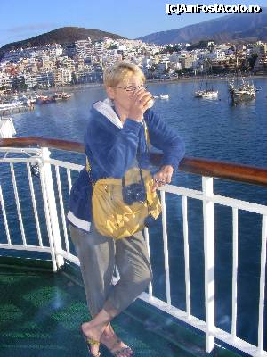 P07 [AUG-2011] Cu feribotul spre Gomera. In spate este  Tenerife.
