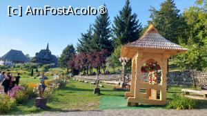 [P12] Troiță, centrul cultural și prăznicarul » foto by Carmen Ion
 - 
<span class="allrVoted glyphicon glyphicon-heart hidden" id="av1462680"></span>
<a class="m-l-10 hidden" id="sv1462680" onclick="voting_Foto_DelVot(,1462680,12832)" role="button">șterge vot <span class="glyphicon glyphicon-remove"></span></a>
<a id="v91462680" class=" c-red"  onclick="voting_Foto_SetVot(1462680)" role="button"><span class="glyphicon glyphicon-heart-empty"></span> <b>LIKE</b> = Votează poza</a> <img class="hidden"  id="f1462680W9" src="/imagini/loader.gif" border="0" /><span class="AjErrMes hidden" id="e1462680ErM"></span>