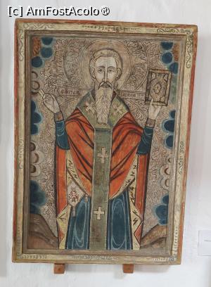[P24] Muzeul mănăstirii: icoana Sf Vasile cel mare (1775), biserica din lemn Bârsana » foto by Carmen Ion
 - 
<span class="allrVoted glyphicon glyphicon-heart hidden" id="av1462692"></span>
<a class="m-l-10 hidden" id="sv1462692" onclick="voting_Foto_DelVot(,1462692,12832)" role="button">șterge vot <span class="glyphicon glyphicon-remove"></span></a>
<a id="v91462692" class=" c-red"  onclick="voting_Foto_SetVot(1462692)" role="button"><span class="glyphicon glyphicon-heart-empty"></span> <b>LIKE</b> = Votează poza</a> <img class="hidden"  id="f1462692W9" src="/imagini/loader.gif" border="0" /><span class="AjErrMes hidden" id="e1462692ErM"></span>