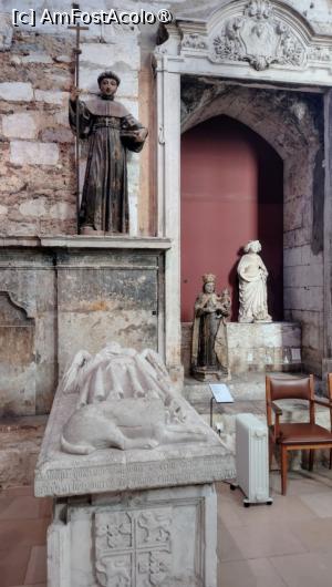 [P32] Sala 3. Statuia Sfântului Francisc de Assisi; Statuia Maicii Domnului din Carmo (secolul al XVII-lea) și piatra funerară a lui Fernao Alvares de Andrade (secolul al XVI-lea). » foto by ovidiuyepi
 - 
<span class="allrVoted glyphicon glyphicon-heart hidden" id="av1402054"></span>
<a class="m-l-10 hidden" id="sv1402054" onclick="voting_Foto_DelVot(,1402054,13214)" role="button">șterge vot <span class="glyphicon glyphicon-remove"></span></a>
<a id="v91402054" class=" c-red"  onclick="voting_Foto_SetVot(1402054)" role="button"><span class="glyphicon glyphicon-heart-empty"></span> <b>LIKE</b> = Votează poza</a> <img class="hidden"  id="f1402054W9" src="/imagini/loader.gif" border="0" /><span class="AjErrMes hidden" id="e1402054ErM"></span>