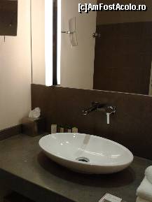 [P30] Double Tree by Hilton Oradea - baia camerei duble.  » foto by creivean
 - 
<span class="allrVoted glyphicon glyphicon-heart hidden" id="av393019"></span>
<a class="m-l-10 hidden" id="sv393019" onclick="voting_Foto_DelVot(,393019,13335)" role="button">șterge vot <span class="glyphicon glyphicon-remove"></span></a>
<a id="v9393019" class=" c-red"  onclick="voting_Foto_SetVot(393019)" role="button"><span class="glyphicon glyphicon-heart-empty"></span> <b>LIKE</b> = Votează poza</a> <img class="hidden"  id="f393019W9" src="/imagini/loader.gif" border="0" /><span class="AjErrMes hidden" id="e393019ErM"></span>