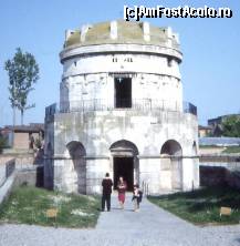 [P13] Mausoleul lui Theodoric » foto by webmaster <span class="label label-default labelC_thin small">NEVOTABILĂ</span>