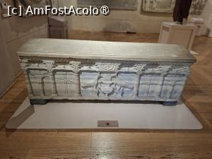 [P32] Muzeul Arhiepiscopal - sarcofag din marmură » foto by Carmen Ion
 - 
<span class="allrVoted glyphicon glyphicon-heart hidden" id="av1543799"></span>
<a class="m-l-10 hidden" id="sv1543799" onclick="voting_Foto_DelVot(,1543799,13338)" role="button">șterge vot <span class="glyphicon glyphicon-remove"></span></a>
<a id="v91543799" class=" c-red"  onclick="voting_Foto_SetVot(1543799)" role="button"><span class="glyphicon glyphicon-heart-empty"></span> <b>LIKE</b> = Votează poza</a> <img class="hidden"  id="f1543799W9" src="/imagini/loader.gif" border="0" /><span class="AjErrMes hidden" id="e1543799ErM"></span>