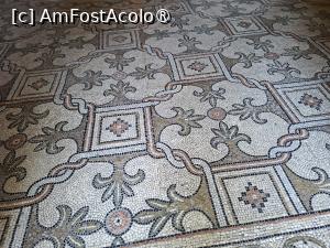 [P71] Basilica San Vitale - podeaua mozaicată » foto by Carmen Ion
 - 
<span class="allrVoted glyphicon glyphicon-heart hidden" id="av1543838"></span>
<a class="m-l-10 hidden" id="sv1543838" onclick="voting_Foto_DelVot(,1543838,13338)" role="button">șterge vot <span class="glyphicon glyphicon-remove"></span></a>
<a id="v91543838" class=" c-red"  onclick="voting_Foto_SetVot(1543838)" role="button"><span class="glyphicon glyphicon-heart-empty"></span> <b>LIKE</b> = Votează poza</a> <img class="hidden"  id="f1543838W9" src="/imagini/loader.gif" border="0" /><span class="AjErrMes hidden" id="e1543838ErM"></span>