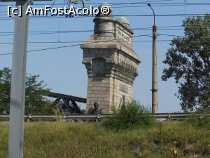 [P08] Cernavodă - Capătul Podului Anghel Saligny. Din autostradă se observă doar capul dorobanțului.  » foto by iulianic
 - 
<span class="allrVoted glyphicon glyphicon-heart hidden" id="av1039781"></span>
<a class="m-l-10 hidden" id="sv1039781" onclick="voting_Foto_DelVot(,1039781,13516)" role="button">șterge vot <span class="glyphicon glyphicon-remove"></span></a>
<a id="v91039781" class=" c-red"  onclick="voting_Foto_SetVot(1039781)" role="button"><span class="glyphicon glyphicon-heart-empty"></span> <b>LIKE</b> = Votează poza</a> <img class="hidden"  id="f1039781W9" src="/imagini/loader.gif" border="0" /><span class="AjErrMes hidden" id="e1039781ErM"></span>