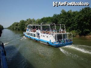 [P37] O altă întâlnire pe canalul navigabil, surprinsă în timpul croazierei în Delta Dunării, de la bordul navei ”Delta II” » foto by mariana.olaru
 - 
<span class="allrVoted glyphicon glyphicon-heart hidden" id="av400792"></span>
<a class="m-l-10 hidden" id="sv400792" onclick="voting_Foto_DelVot(,400792,13626)" role="button">șterge vot <span class="glyphicon glyphicon-remove"></span></a>
<a id="v9400792" class=" c-red"  onclick="voting_Foto_SetVot(400792)" role="button"><span class="glyphicon glyphicon-heart-empty"></span> <b>LIKE</b> = Votează poza</a> <img class="hidden"  id="f400792W9" src="/imagini/loader.gif" border="0" /><span class="AjErrMes hidden" id="e400792ErM"></span>