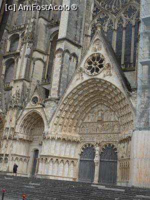 [P27] Bourges - Catedrala Saint-Étienne de Bourges. » foto by iulianic
 - 
<span class="allrVoted glyphicon glyphicon-heart hidden" id="av1445931"></span>
<a class="m-l-10 hidden" id="sv1445931" onclick="voting_Foto_DelVot(,1445931,13666)" role="button">șterge vot <span class="glyphicon glyphicon-remove"></span></a>
<a id="v91445931" class=" c-red"  onclick="voting_Foto_SetVot(1445931)" role="button"><span class="glyphicon glyphicon-heart-empty"></span> <b>LIKE</b> = Votează poza</a> <img class="hidden"  id="f1445931W9" src="/imagini/loader.gif" border="0" /><span class="AjErrMes hidden" id="e1445931ErM"></span>