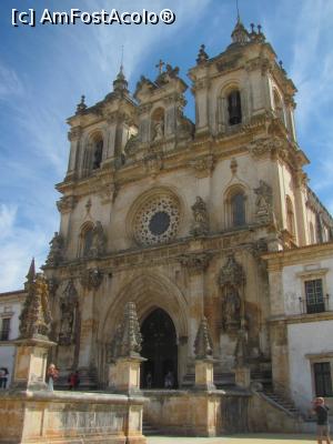 P01 [SEP-2017] Fatada impozanta a bisericii manastirii Alcobaça