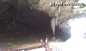 P16 [JUN-2011] Peștera Scărișoara văzută de pe o scară de acces. Gârda de Sus, Parcul Național Apuseni. 