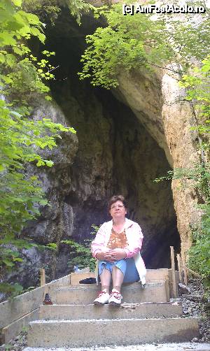 P02 [JUN-2011] Intrarea în Peștera lui Ionele. Gârda de Sus, Parcul Național Apuseni. 