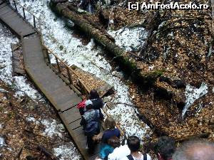 [P21] Peștera Ghețarul Scărișoara. La baza scărilor, înainte de intrarea în peșteră, zăpadă pe jos, în luna iulie!  » foto by FlorinAndrei
 - 
<span class="allrVoted glyphicon glyphicon-heart hidden" id="av620387"></span>
<a class="m-l-10 hidden" id="sv620387" onclick="voting_Foto_DelVot(,620387,13782)" role="button">șterge vot <span class="glyphicon glyphicon-remove"></span></a>
<a id="v9620387" class=" c-red"  onclick="voting_Foto_SetVot(620387)" role="button"><span class="glyphicon glyphicon-heart-empty"></span> <b>LIKE</b> = Votează poza</a> <img class="hidden"  id="f620387W9" src="/imagini/loader.gif" border="0" /><span class="AjErrMes hidden" id="e620387ErM"></span>