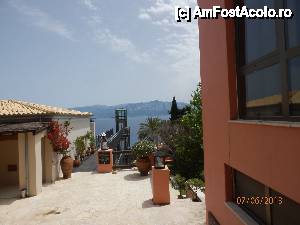 [P10] Hotelul Ionian Blue-drumul de acces spre bungalow-uri, piscină, plajă. În capătul fiecărui astfel de pod sunt lifturi de sticlă.  » foto by Cris
 - 
<span class="allrVoted glyphicon glyphicon-heart hidden" id="av464734"></span>
<a class="m-l-10 hidden" id="sv464734" onclick="voting_Foto_DelVot(,464734,13940)" role="button">șterge vot <span class="glyphicon glyphicon-remove"></span></a>
<a id="v9464734" class=" c-red"  onclick="voting_Foto_SetVot(464734)" role="button"><span class="glyphicon glyphicon-heart-empty"></span> <b>LIKE</b> = Votează poza</a> <img class="hidden"  id="f464734W9" src="/imagini/loader.gif" border="0" /><span class="AjErrMes hidden" id="e464734ErM"></span>