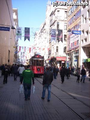 [P14] Istiklal street pe timpul zilei » foto by marian 1973
 - 
<span class="allrVoted glyphicon glyphicon-heart hidden" id="av413136"></span>
<a class="m-l-10 hidden" id="sv413136" onclick="voting_Foto_DelVot(,413136,13950)" role="button">șterge vot <span class="glyphicon glyphicon-remove"></span></a>
<a id="v9413136" class=" c-red"  onclick="voting_Foto_SetVot(413136)" role="button"><span class="glyphicon glyphicon-heart-empty"></span> <b>LIKE</b> = Votează poza</a> <img class="hidden"  id="f413136W9" src="/imagini/loader.gif" border="0" /><span class="AjErrMes hidden" id="e413136ErM"></span>