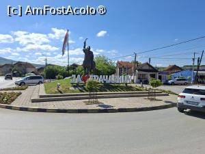 [P01] Gračanica, Sensul giratoriu cu Statuia ecvestră a lui Miloš Obilić » foto by mprofeanu
 - 
<span class="allrVoted glyphicon glyphicon-heart hidden" id="av1544756"></span>
<a class="m-l-10 hidden" id="sv1544756" onclick="voting_Foto_DelVot(,1544756,13973)" role="button">șterge vot <span class="glyphicon glyphicon-remove"></span></a>
<a id="v91544756" class=" c-red"  onclick="voting_Foto_SetVot(1544756)" role="button"><span class="glyphicon glyphicon-heart-empty"></span> <b>LIKE</b> = Votează poza</a> <img class="hidden"  id="f1544756W9" src="/imagini/loader.gif" border="0" /><span class="AjErrMes hidden" id="e1544756ErM"></span>