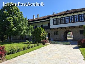 [P41] Mănăstire Gračanica, Konakul Nou, Corpul rezidențial principal, o clădire masivă în stil balcanic tradițional » foto by mprofeanu
 - 
<span class="allrVoted glyphicon glyphicon-heart hidden" id="av1544796"></span>
<a class="m-l-10 hidden" id="sv1544796" onclick="voting_Foto_DelVot(,1544796,13973)" role="button">șterge vot <span class="glyphicon glyphicon-remove"></span></a>
<a id="v91544796" class=" c-red"  onclick="voting_Foto_SetVot(1544796)" role="button"><span class="glyphicon glyphicon-heart-empty"></span> <b>LIKE</b> = Votează poza</a> <img class="hidden"  id="f1544796W9" src="/imagini/loader.gif" border="0" /><span class="AjErrMes hidden" id="e1544796ErM"></span>