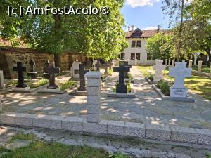 [P46] Mănăstire Gračanica, Prin Cimitir » foto by mprofeanu
 - 
<span class="allrVoted glyphicon glyphicon-heart hidden" id="av1544801"></span>
<a class="m-l-10 hidden" id="sv1544801" onclick="voting_Foto_DelVot(,1544801,13973)" role="button">șterge vot <span class="glyphicon glyphicon-remove"></span></a>
<a id="v91544801" class=" c-red"  onclick="voting_Foto_SetVot(1544801)" role="button"><span class="glyphicon glyphicon-heart-empty"></span> <b>LIKE</b> = Votează poza</a> <img class="hidden"  id="f1544801W9" src="/imagini/loader.gif" border="0" /><span class="AjErrMes hidden" id="e1544801ErM"></span>