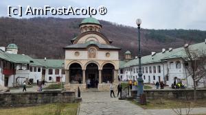 [P08] Mănăstirea Cozia » foto by vlado2
 - 
<span class="allrVoted glyphicon glyphicon-heart hidden" id="av1523701"></span>
<a class="m-l-10 hidden" id="sv1523701" onclick="voting_Foto_DelVot(,1523701,14154)" role="button">șterge vot <span class="glyphicon glyphicon-remove"></span></a>
<a id="v91523701" class=" c-red"  onclick="voting_Foto_SetVot(1523701)" role="button"><span class="glyphicon glyphicon-heart-empty"></span> <b>LIKE</b> = Votează poza</a> <img class="hidden"  id="f1523701W9" src="/imagini/loader.gif" border="0" /><span class="AjErrMes hidden" id="e1523701ErM"></span>
