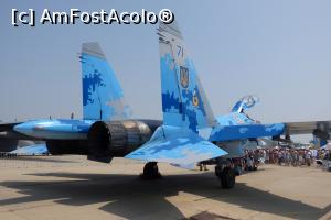 [P55] Su-27 la sol (în fundal se observă o parte din imensa coadă)  » foto by urjanclaudiu
 - 
<span class="allrVoted glyphicon glyphicon-heart hidden" id="av878200"></span>
<a class="m-l-10 hidden" id="sv878200" onclick="voting_Foto_DelVot(,878200,14175)" role="button">șterge vot <span class="glyphicon glyphicon-remove"></span></a>
<a id="v9878200" class=" c-red"  onclick="voting_Foto_SetVot(878200)" role="button"><span class="glyphicon glyphicon-heart-empty"></span> <b>LIKE</b> = Votează poza</a> <img class="hidden"  id="f878200W9" src="/imagini/loader.gif" border="0" /><span class="AjErrMes hidden" id="e878200ErM"></span>