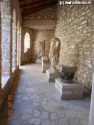 [P47] Butrint - Castelul Veneţian, artefacte în muzeu.  » foto by iulianic
 - 
<span class="allrVoted glyphicon glyphicon-heart hidden" id="av689487"></span>
<a class="m-l-10 hidden" id="sv689487" onclick="voting_Foto_DelVot(,689487,14195)" role="button">șterge vot <span class="glyphicon glyphicon-remove"></span></a>
<a id="v9689487" class=" c-red"  onclick="voting_Foto_SetVot(689487)" role="button"><span class="glyphicon glyphicon-heart-empty"></span> <b>LIKE</b> = Votează poza</a> <img class="hidden"  id="f689487W9" src="/imagini/loader.gif" border="0" /><span class="AjErrMes hidden" id="e689487ErM"></span>