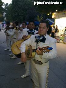 [P02] Mariachi din Mexic in Albena » foto by Ioana Corches*
 - 
<span class="allrVoted glyphicon glyphicon-heart hidden" id="av428821"></span>
<a class="m-l-10 hidden" id="sv428821" onclick="voting_Foto_DelVot(,428821,14319)" role="button">șterge vot <span class="glyphicon glyphicon-remove"></span></a>
<a id="v9428821" class=" c-red"  onclick="voting_Foto_SetVot(428821)" role="button"><span class="glyphicon glyphicon-heart-empty"></span> <b>LIKE</b> = Votează poza</a> <img class="hidden"  id="f428821W9" src="/imagini/loader.gif" border="0" /><span class="AjErrMes hidden" id="e428821ErM"></span>