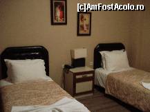P04 [OCT-2013] Seka Park Hotel - camera noastră cu două paturi twin și o singură noptieră