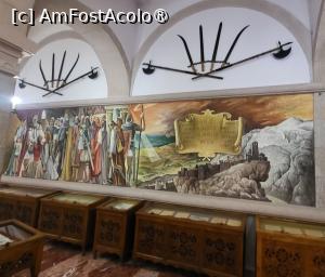 [P20] O pictura murala arata cum Skanderbeg s-a întors in orasul sau natal, Kruja. O alta pictura arata cum Skanderbeg i-a reunit pe liderii triburilor si i-a unit in lupta impotriva invaziei otomane. » foto by geani anto
 - 
<span class="allrVoted glyphicon glyphicon-heart hidden" id="av1530864"></span>
<a class="m-l-10 hidden" id="sv1530864" onclick="voting_Foto_DelVot(,1530864,14472)" role="button">șterge vot <span class="glyphicon glyphicon-remove"></span></a>
<a id="v91530864" class=" c-red"  onclick="voting_Foto_SetVot(1530864)" role="button"><span class="glyphicon glyphicon-heart-empty"></span> <b>LIKE</b> = Votează poza</a> <img class="hidden"  id="f1530864W9" src="/imagini/loader.gif" border="0" /><span class="AjErrMes hidden" id="e1530864ErM"></span>