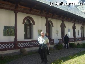 [P20] MAN. SINAIA / în fața muzeului mănăstirii Sinaia » foto by vanda
 - 
<span class="allrVoted glyphicon glyphicon-heart hidden" id="av364897"></span>
<a class="m-l-10 hidden" id="sv364897" onclick="voting_Foto_DelVot(,364897,14696)" role="button">șterge vot <span class="glyphicon glyphicon-remove"></span></a>
<a id="v9364897" class=" c-red"  onclick="voting_Foto_SetVot(364897)" role="button"><span class="glyphicon glyphicon-heart-empty"></span> <b>LIKE</b> = Votează poza</a> <img class="hidden"  id="f364897W9" src="/imagini/loader.gif" border="0" /><span class="AjErrMes hidden" id="e364897ErM"></span>