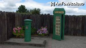 [P16] 'Clonakilty: în căutarea trenului pierdut' / In exteriorul muzeului: irlandezii au mostenit cutiile postale si cabinele telefonice clasice englezesti insa le-au vopsit verde...  » foto by DanCld
 - 
<span class="allrVoted glyphicon glyphicon-heart hidden" id="av452962"></span>
<a class="m-l-10 hidden" id="sv452962" onclick="voting_Foto_DelVot(,452962,14774)" role="button">șterge vot <span class="glyphicon glyphicon-remove"></span></a>
<a id="v9452962" class=" c-red"  onclick="voting_Foto_SetVot(452962)" role="button"><span class="glyphicon glyphicon-heart-empty"></span> <b>LIKE</b> = Votează poza</a> <img class="hidden"  id="f452962W9" src="/imagini/loader.gif" border="0" /><span class="AjErrMes hidden" id="e452962ErM"></span>