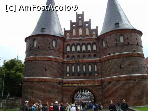 P02 [AUG-2016] Poarta medievală Holstentor din sec 15, simbol al puterii fostei regine a ligii Hanseatice -