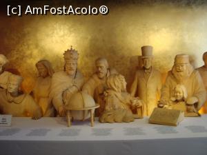 P17 [AUG-2016] 12 figuri uriase stau la masa in muzeul martipanului... il vedem si pe mos Craciun