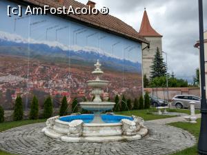 [P13] Avrig, un mic părculeț cu fântână arteziană, în parcare. În față Biserica Evanghelică. » foto by maryka
 - 
<span class="allrVoted glyphicon glyphicon-heart hidden" id="av1230751"></span>
<a class="m-l-10 hidden" id="sv1230751" onclick="voting_Foto_DelVot(,1230751,14868)" role="button">șterge vot <span class="glyphicon glyphicon-remove"></span></a>
<a id="v91230751" class=" c-red"  onclick="voting_Foto_SetVot(1230751)" role="button"><span class="glyphicon glyphicon-heart-empty"></span> <b>LIKE</b> = Votează poza</a> <img class="hidden"  id="f1230751W9" src="/imagini/loader.gif" border="0" /><span class="AjErrMes hidden" id="e1230751ErM"></span>