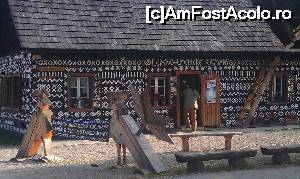 [P05] Altă casă din lemn cu ornamente din satul Cicmany (60 km de Zilina), Slovacia.  » foto by traian.leuca †
 - 
<span class="allrVoted glyphicon glyphicon-heart hidden" id="av679941"></span>
<a class="m-l-10 hidden" id="sv679941" onclick="voting_Foto_DelVot(,679941,14933)" role="button">șterge vot <span class="glyphicon glyphicon-remove"></span></a>
<a id="v9679941" class=" c-red"  onclick="voting_Foto_SetVot(679941)" role="button"><span class="glyphicon glyphicon-heart-empty"></span> <b>LIKE</b> = Votează poza</a> <img class="hidden"  id="f679941W9" src="/imagini/loader.gif" border="0" /><span class="AjErrMes hidden" id="e679941ErM"></span>